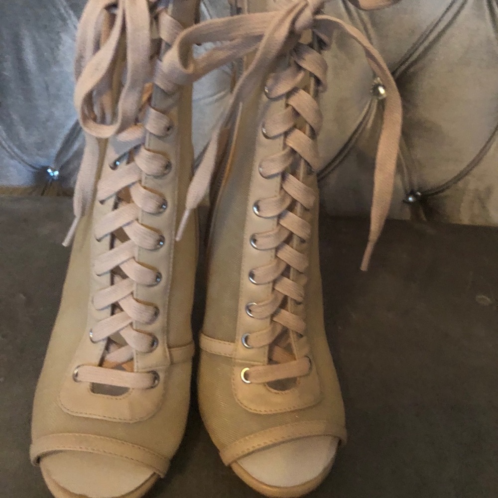 Heels - Picture 2 of 3